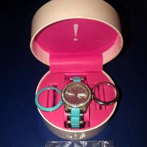 Women’s watch with interchangeable faces